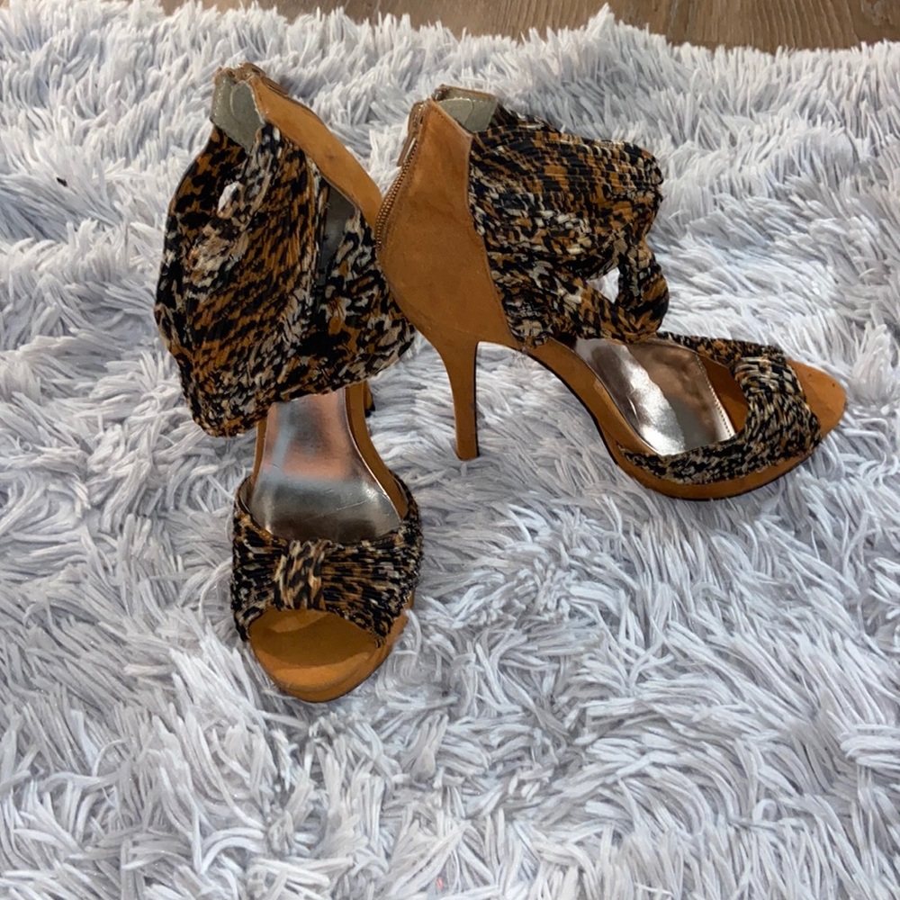 Leopard/cheetah print heels